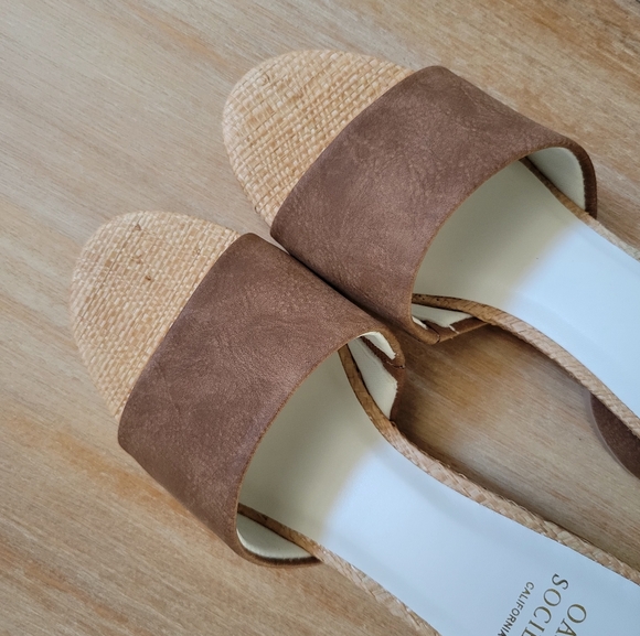 Low Heeled Sandals Brown - Picture 5 of 11